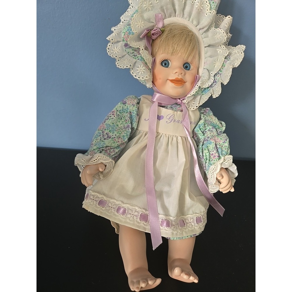 ASHTON DRAKE HOLLY HUNT BONNET BABIES PORCELAIN DOLL 1991 "I LOVE GRANDMA". - Picture 4 of 7